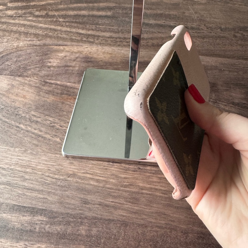 Louis Vuitton iPhone X/Xs Case - Picture 8 of 11